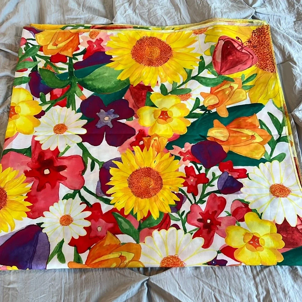 6/$20 Lush Fabric Wrap NWT 48 X 48” Square.